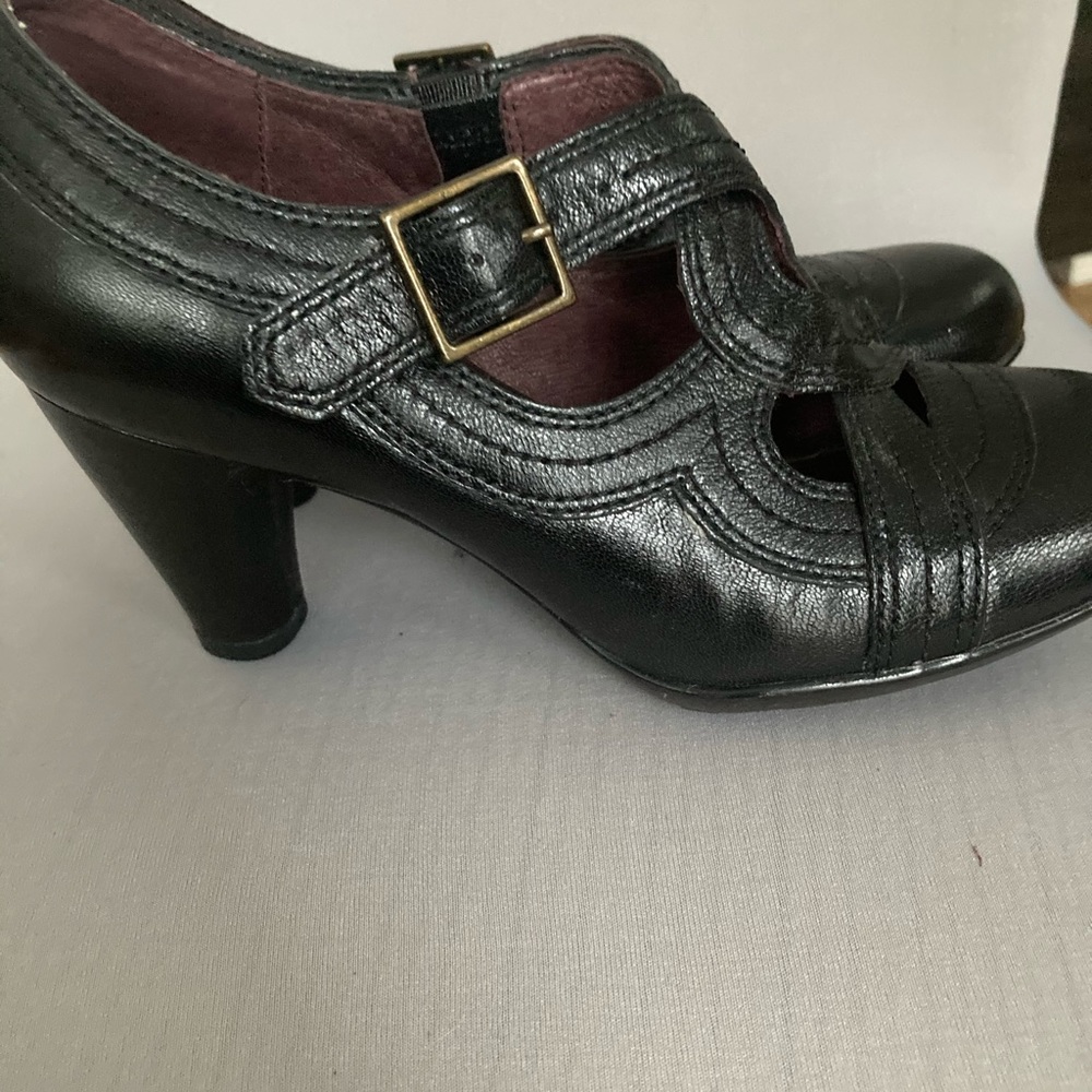 NWOB Indigo Roaring 20’s Style Mary Jane Heels in Black Leather size 6
